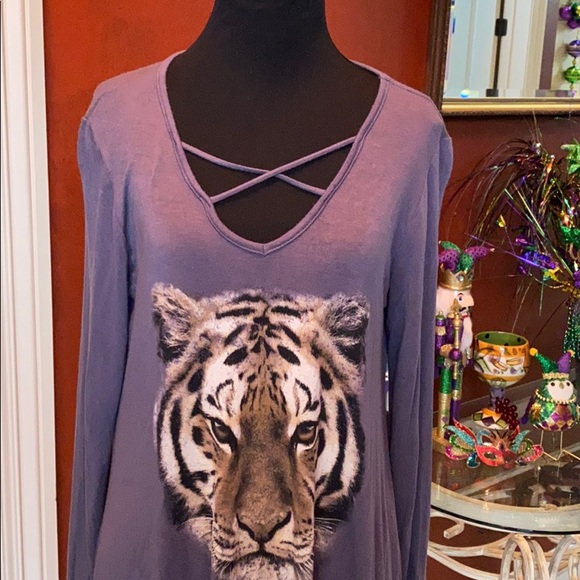 5/$15 Tiger Print Tunic. Long sleeve - Picture 2 of 7